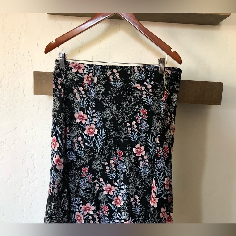 Caroline Morgan|Floral column maxi skirt, Dark Florals••90’s style, SUMMER ready - Picture 2 of 11